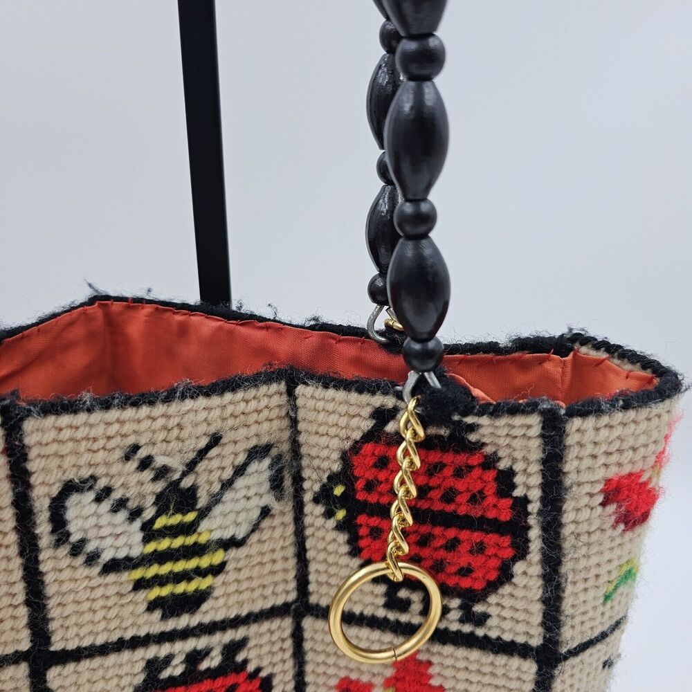 Needlepoint Vintage Bag With Flowers, Bees And Lady Bugs 1970s Plastic Canvas - Picture 9 of 16